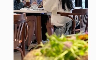 王思聪带女友慎婕餐厅吃饭 脸部浮肿亲密热聊