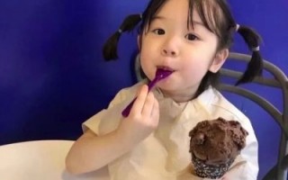 你的名字只有两（三）个字虽构不成一句话 但已经装满了我的心